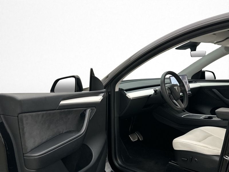 Tesla Model Y bild 12