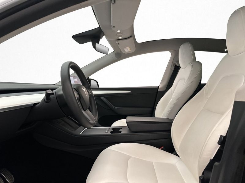Tesla Model Y bild 13