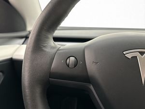 Tesla Model Y bild 17