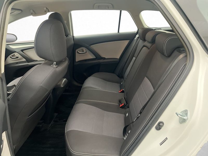 Toyota Avensis bild 15