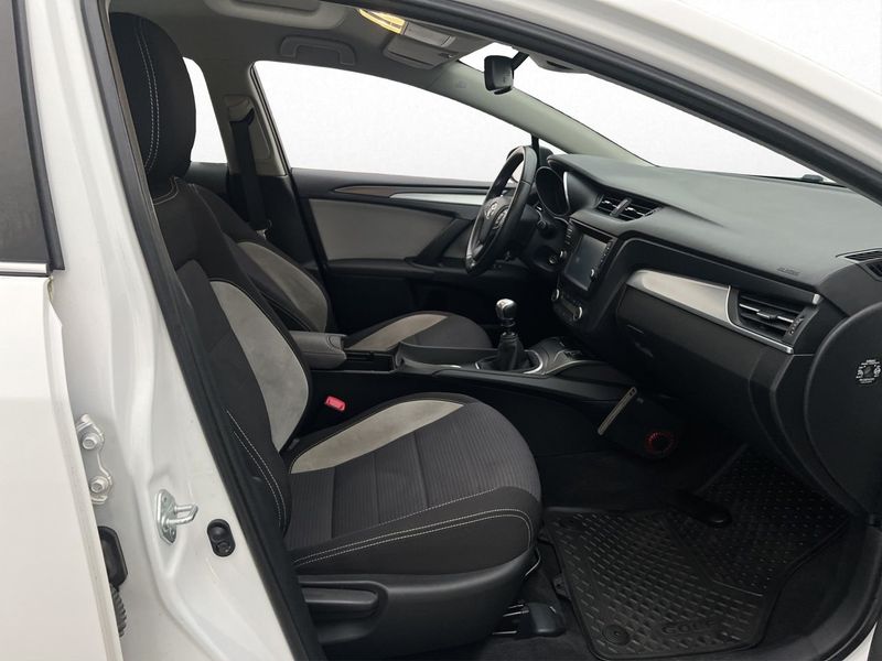 Toyota Avensis bild 11