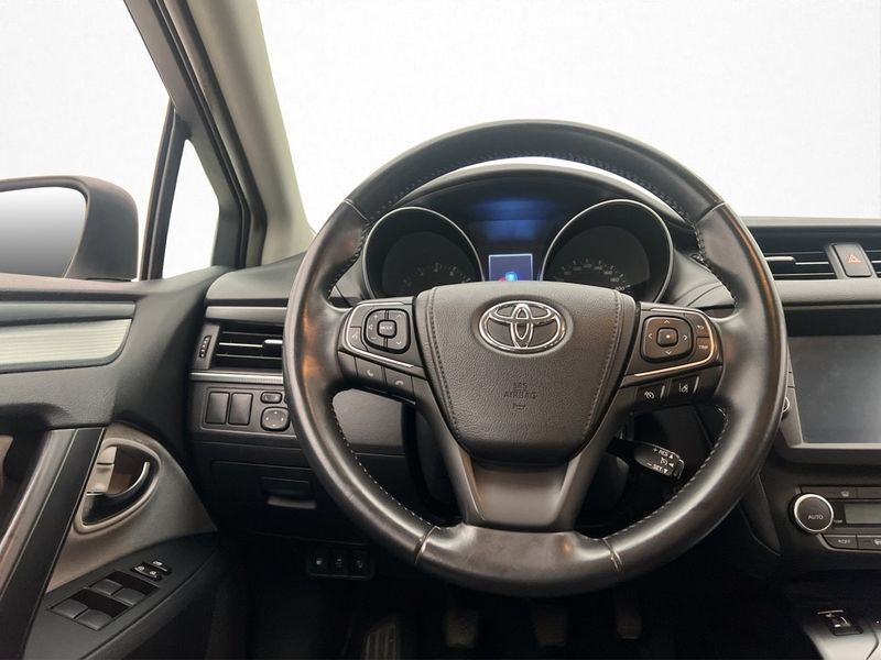 Toyota Avensis bild 17