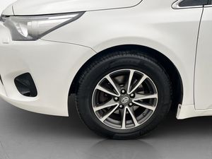 Toyota Avensis bild 10