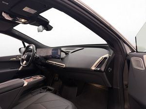 BMW iX bild 17
