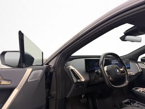 BMW iX bild 12