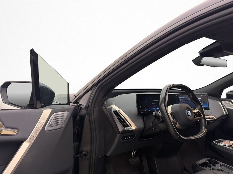 BMW iX bild 12