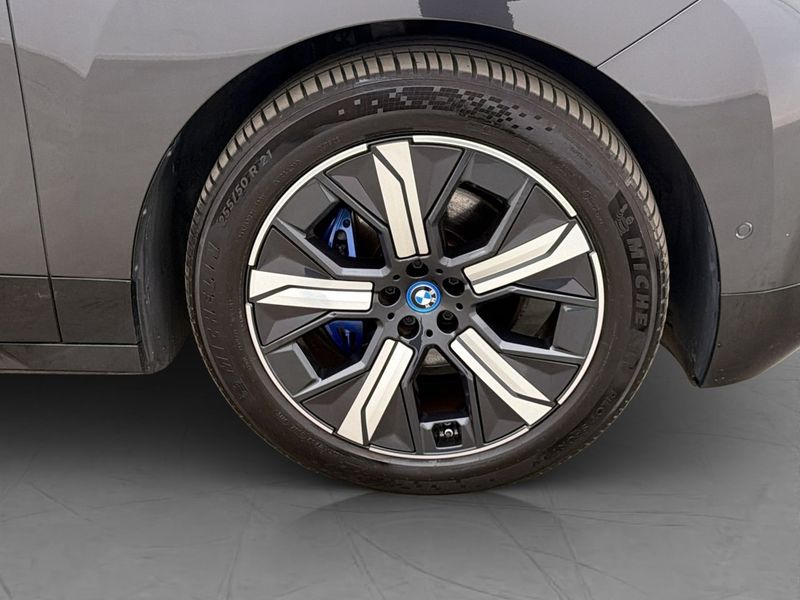 BMW iX bild 11