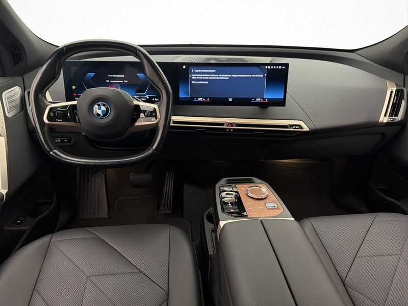 BMW iX bild 14
