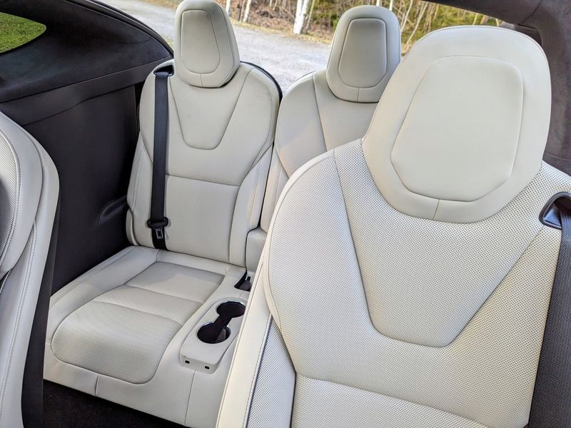 Tesla Model X bild 10