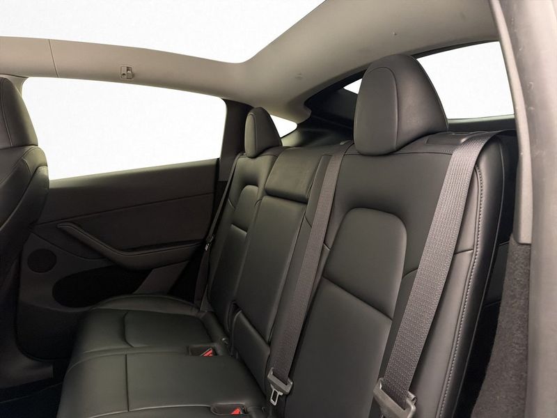 Tesla Model Y bild 29