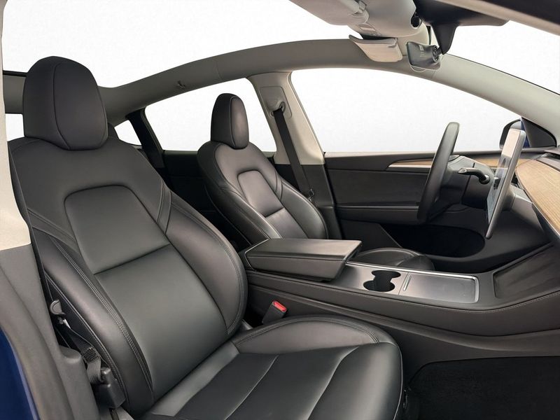 Tesla Model Y bild 27