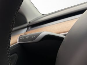 Tesla Model Y bild 16