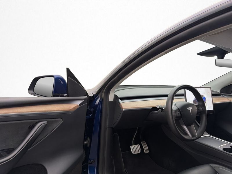 Tesla Model Y bild 11