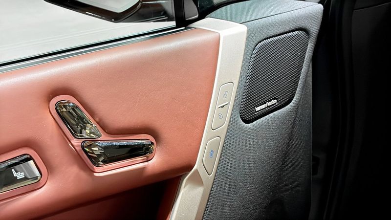 BMW iX bild 10