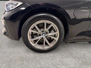BMW 330 bild 17