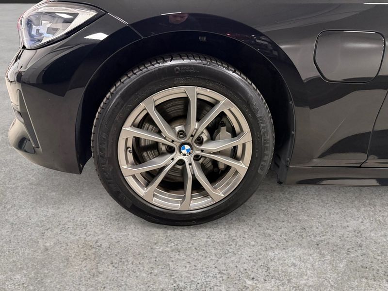BMW 330 bild 17