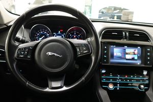 Jaguar F-Pace bild 7