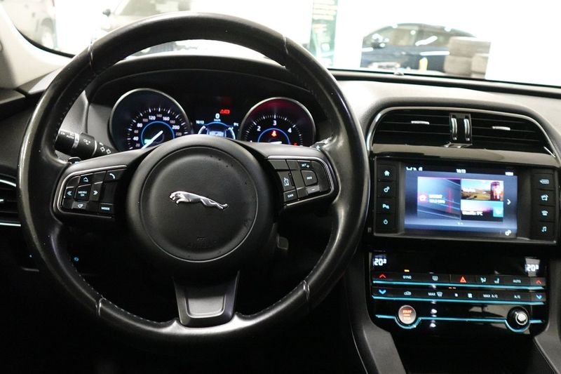 Jaguar F-Pace bild 7