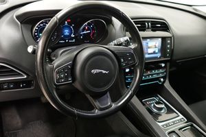 Jaguar F-Pace bild 6