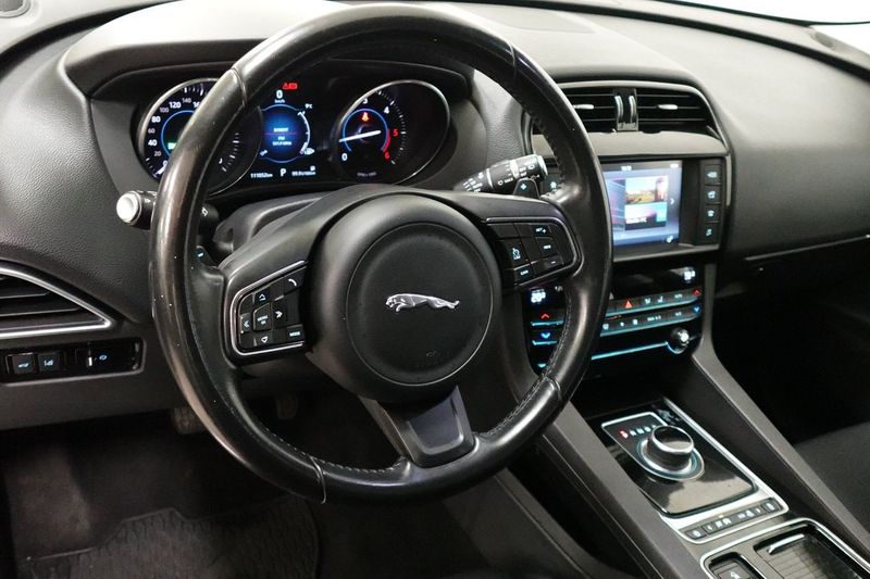 Jaguar F-Pace bild 6