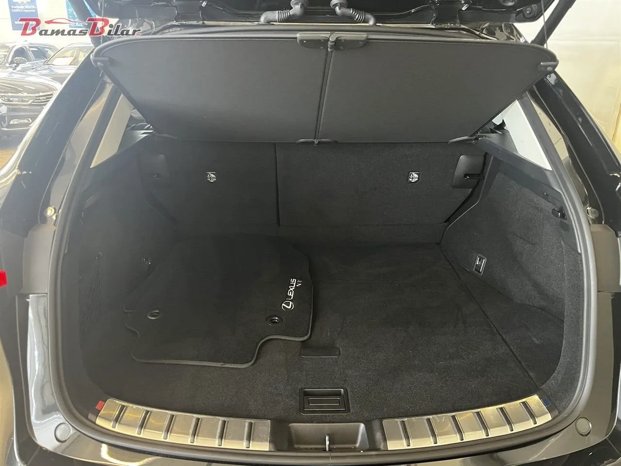 Vehicle image 8