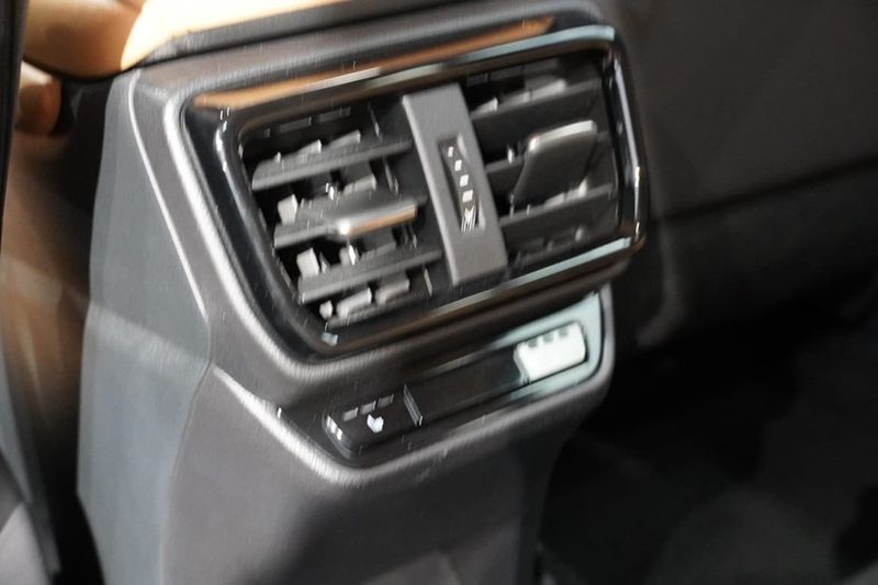 Lexus NX bild 9