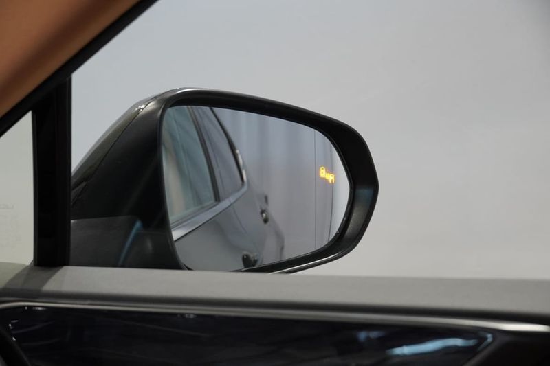 Lexus NX bild 16
