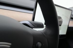 Tesla Model Y bild 8