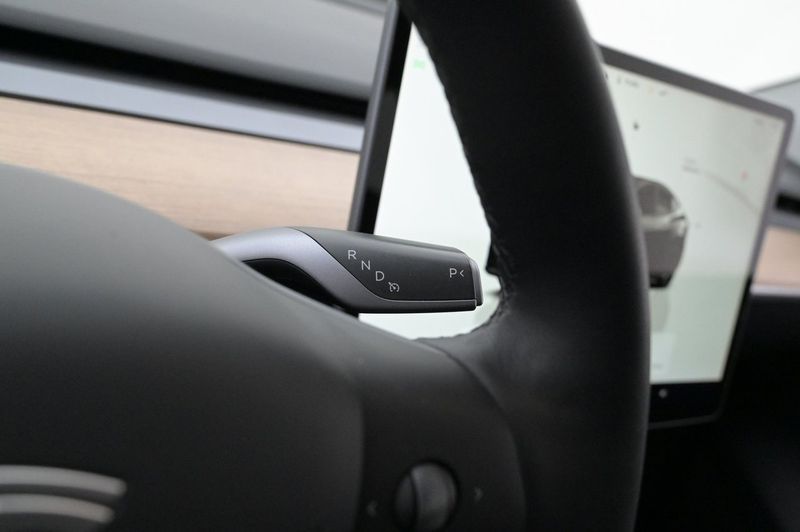 Tesla Model Y bild 8
