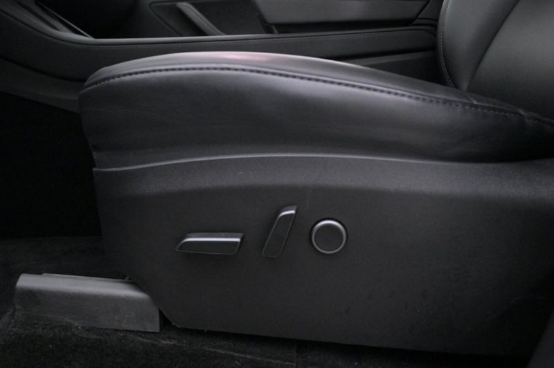 Tesla Model Y bild 10