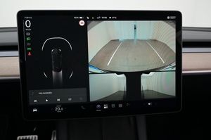 Tesla Model Y bild 17