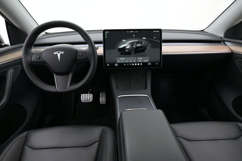 Tesla Model Y bild 6