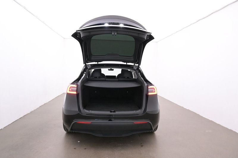 Tesla Model Y bild 23