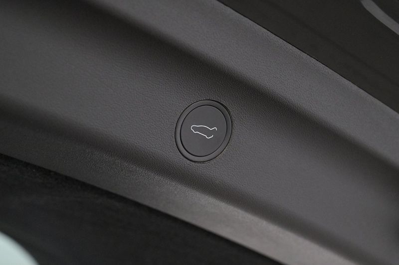 Tesla Model Y bild 22