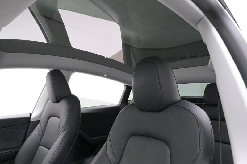 Tesla Model Y bild 19