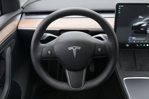 Tesla Model Y bild 7