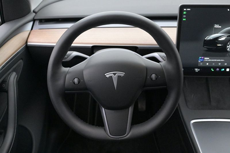 Tesla Model Y bild 7
