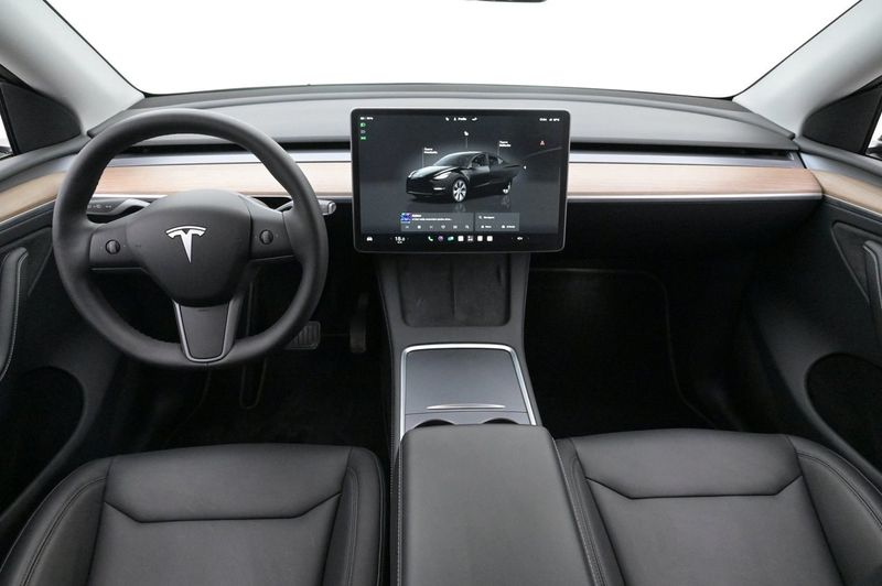 Tesla Model Y bild 6