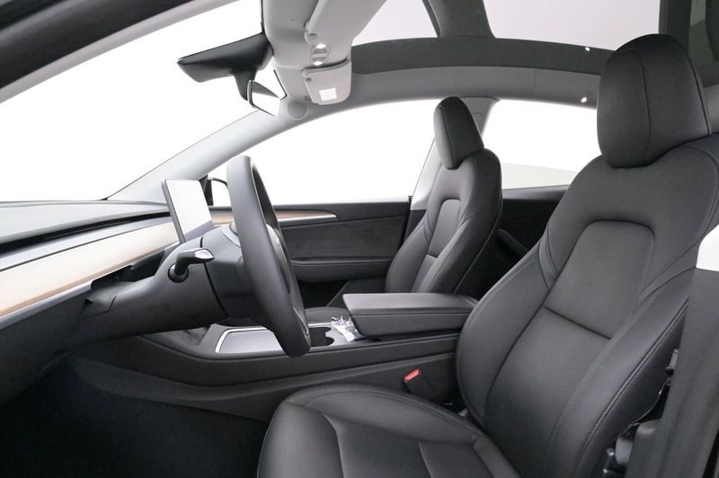 Tesla Model Y bild 8