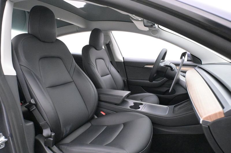 Tesla Model 3 bild 10