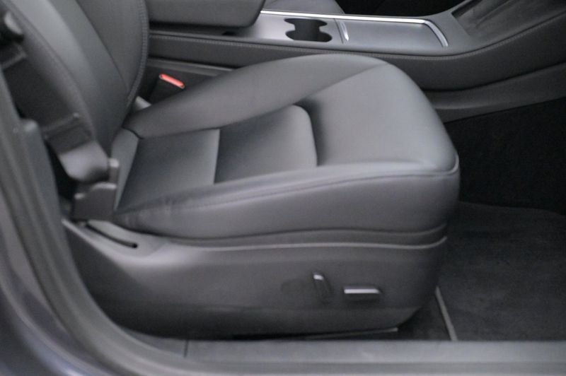 Tesla Model 3 bild 11