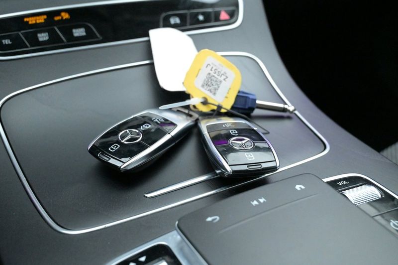Mercedes E300 bild 23