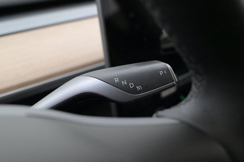 Tesla Model Y bild 8
