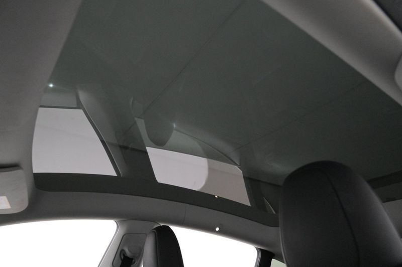 Tesla Model Y bild 24