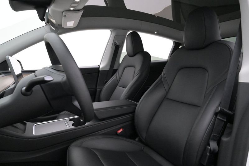 Tesla Model Y bild 9