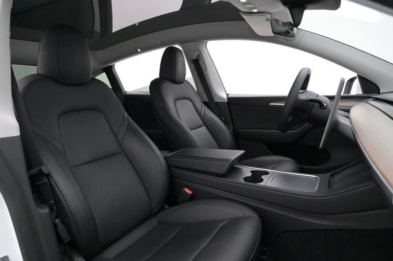 Tesla Model Y bild 12