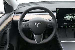 Tesla Model Y bild 7