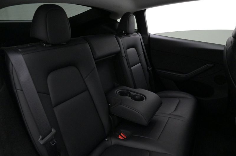 Tesla Model Y bild 21