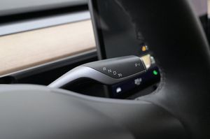 Tesla Model Y bild 8