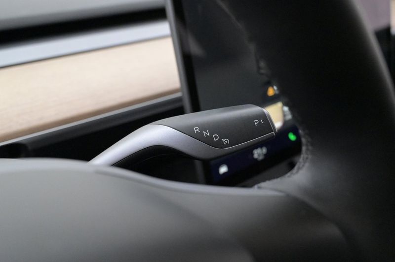 Tesla Model Y bild 8